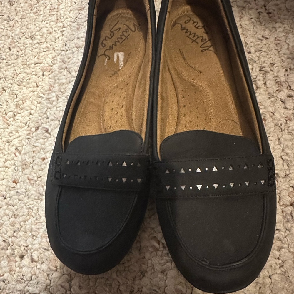 Natural souls gray and silver flats